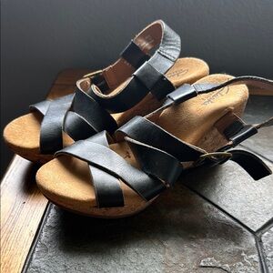 Clarks Elementary Black Leather Strappy Sandals 7.5